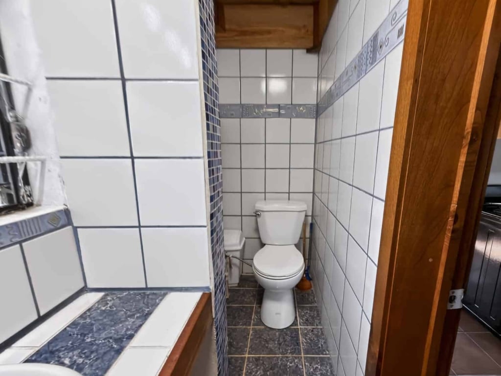 bathroom 1.2