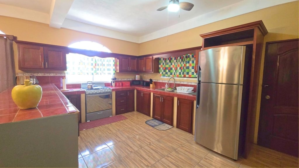 house for rent in santa elena